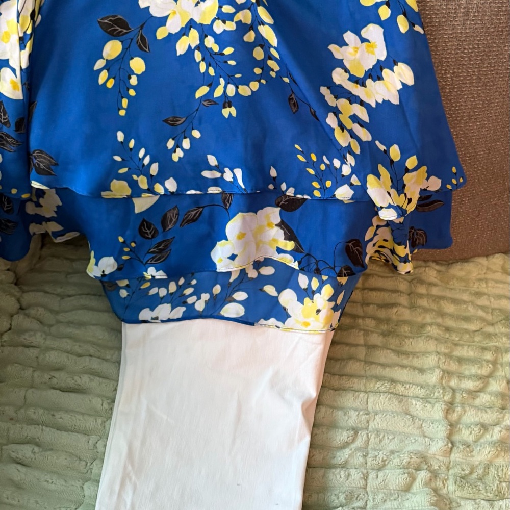 Liz Clayborn top Blue Floral Tank Top